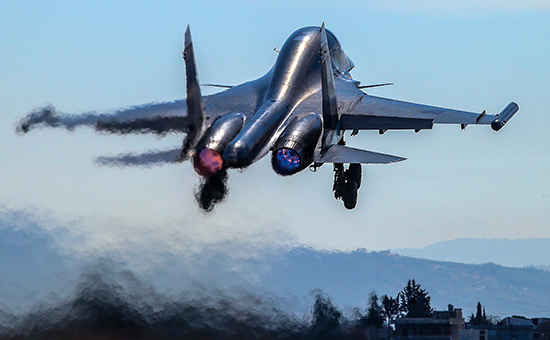 Взлет многофункционального истребителя-бомбардировщика Су-34 на&nbsp;аэродроме авиабазы Хмеймим. 18 февраля 2016 года


