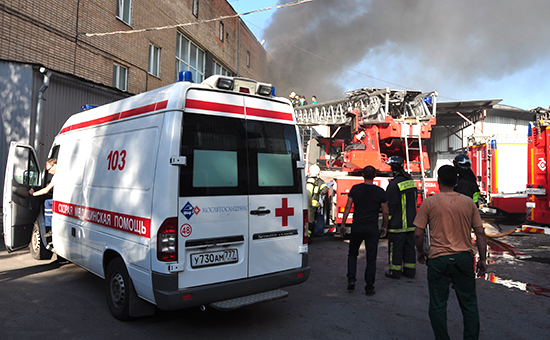 Спецслужбы на месте пожара на северо-востоке Москвы


