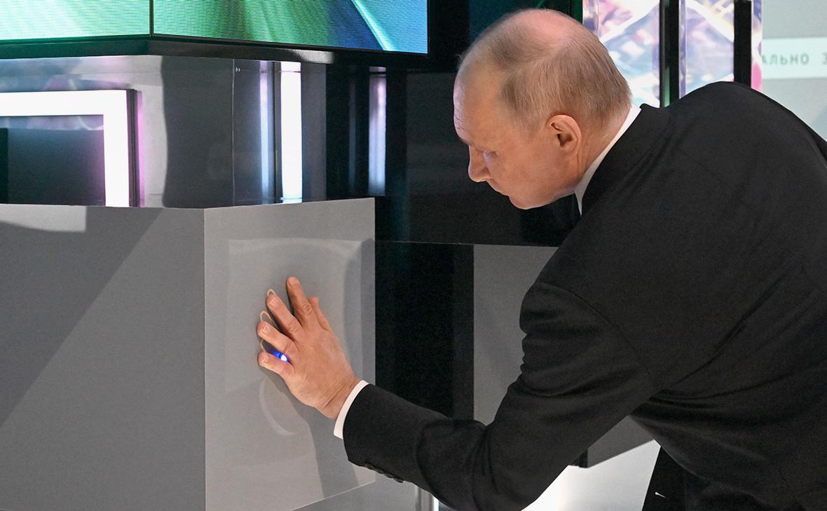 Владимир Путин на выставке-форуме &laquo;Россия&raquo; на ВДНХ
