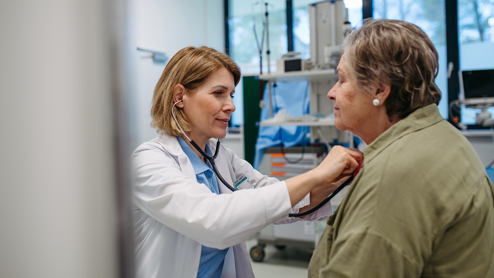 Россиянам напомнили о доступных услугах по ОМС