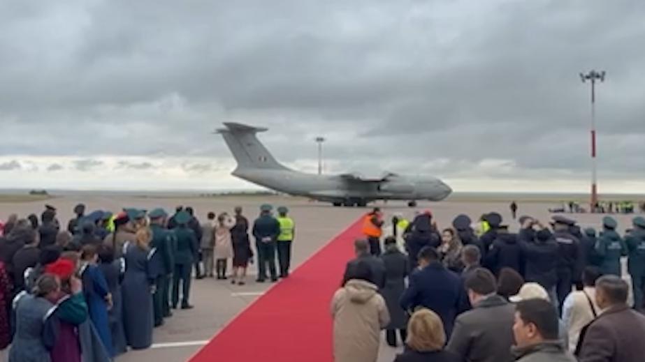 Самолет ВВС Индии привез в Россию реликвии Будды Шакьямуни. Видео