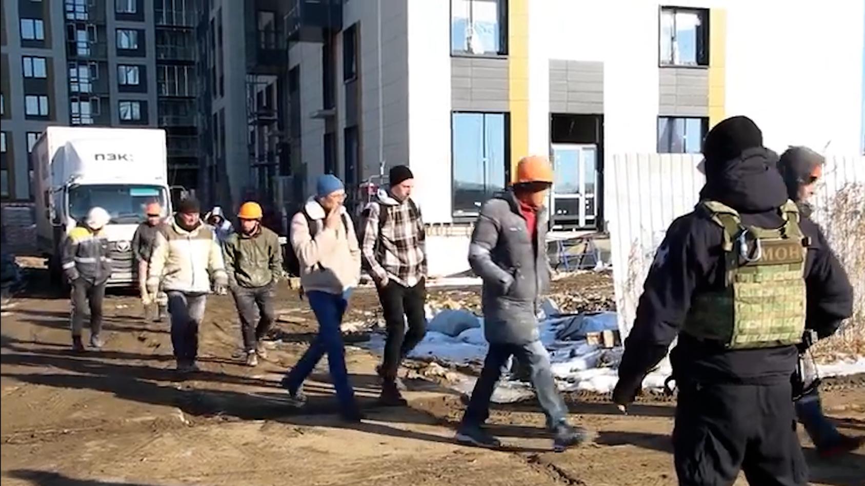 В Омской области в ходе рейда нашли более 100 нелегальных мигрантов