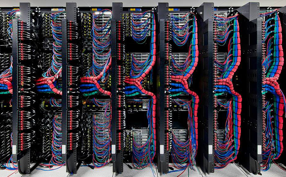 Сетевые кабели в дата-центре IBM cloud