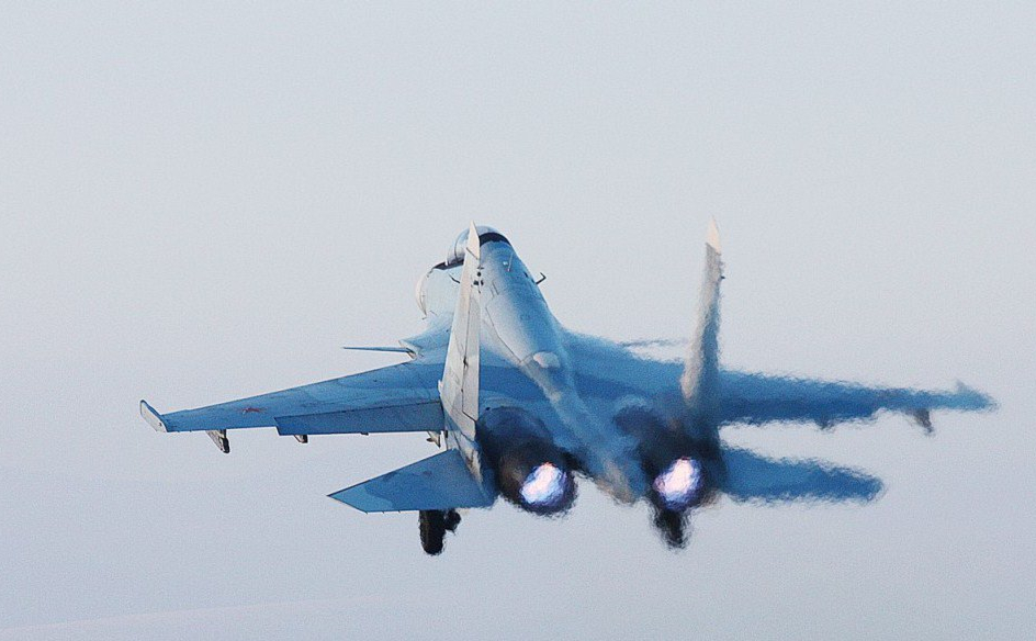 Российский истребитель Су-27
&nbsp;