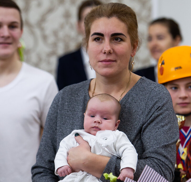 миллионный житель региона Кира Егорцева с мамой