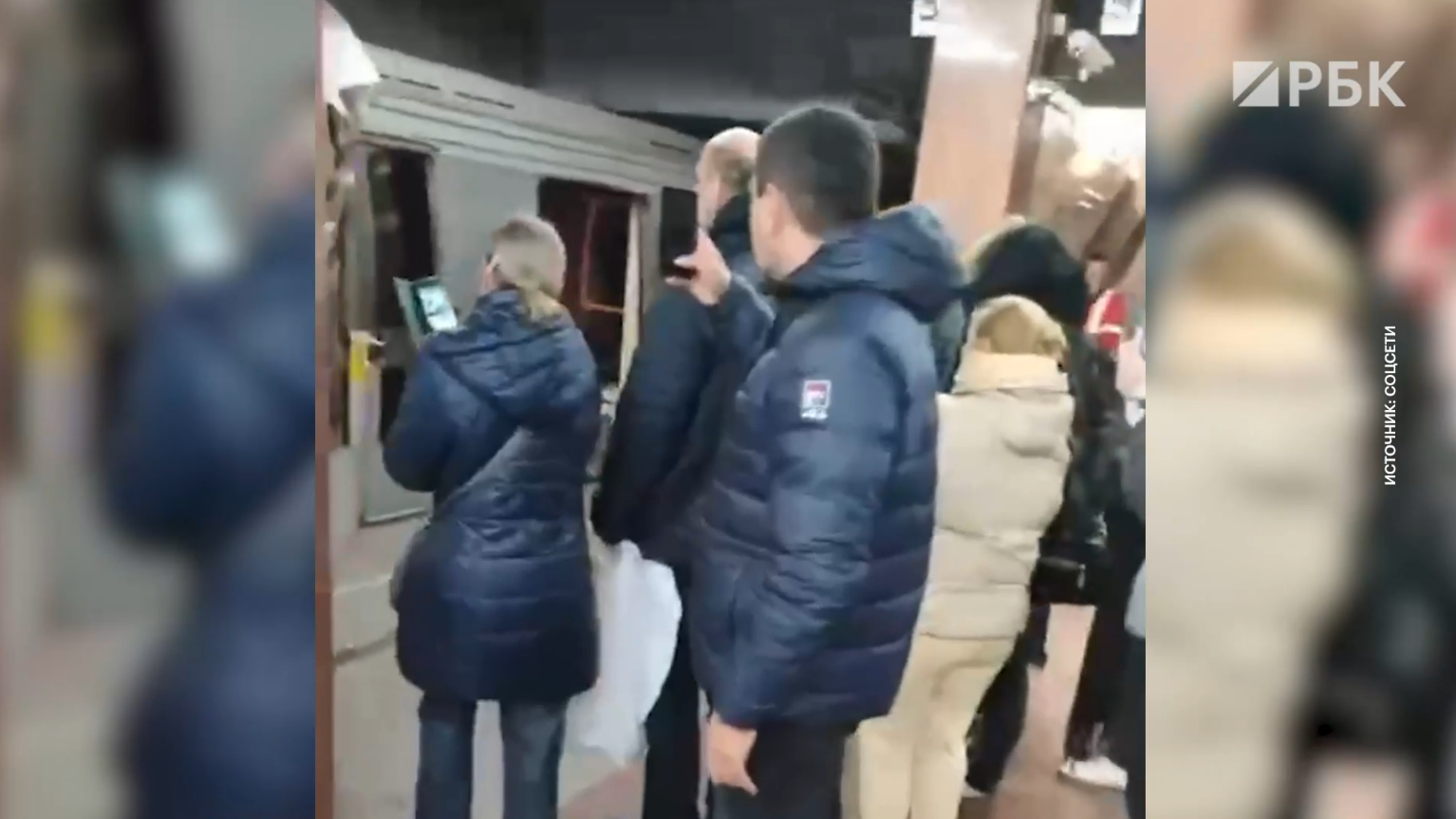 При столкновении поездов в московском метро пострадали пять человек