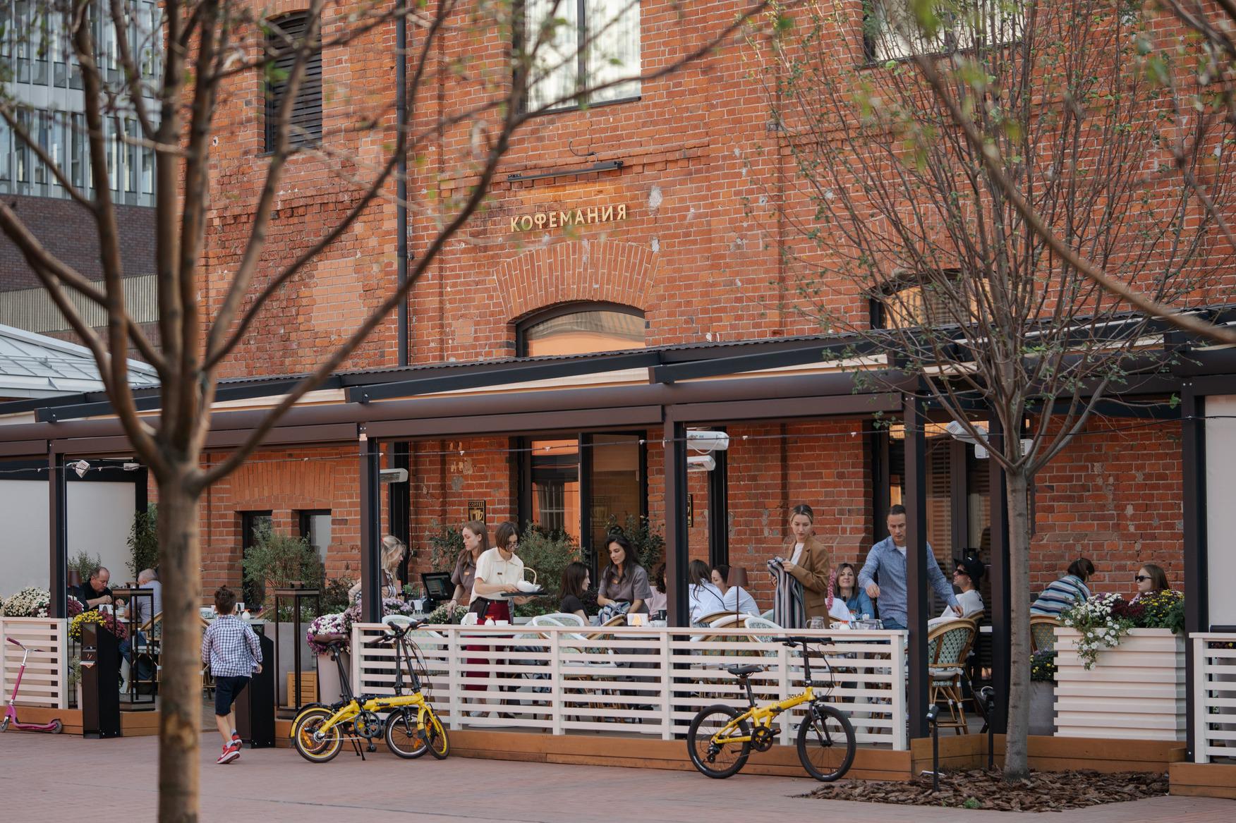 В районе сосредоточено несколько модных кластеров, в том числе &laquo;Трехгорная мануфактура&raquo;