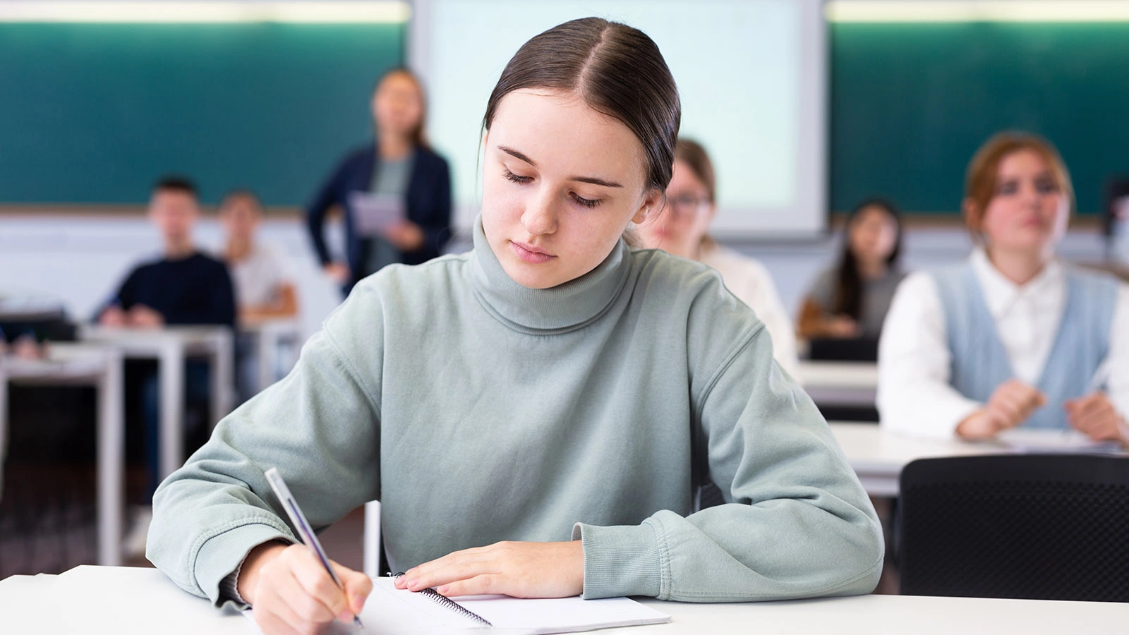 К аттестации допускают учеников, которые не имеют академической задолженности и в полном объеме выполнили учебный или индивидуальный план