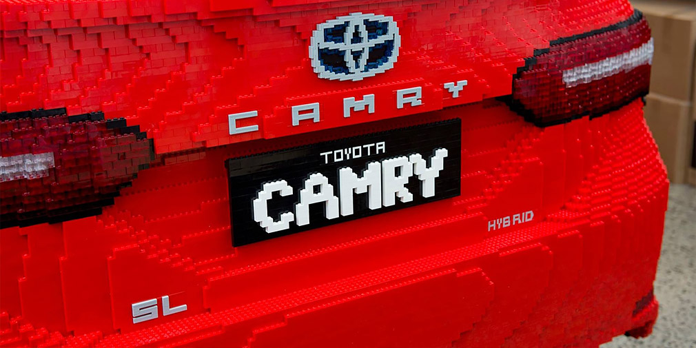 Австралиец построил Toyota Camry из Lego в натуральную величину