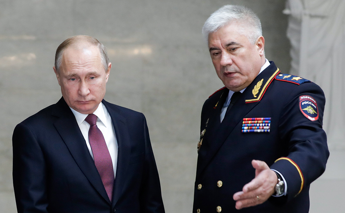 Владимир Путин и Владимир Колокольцев (слева направо)