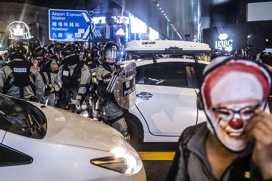 Протесты в Гонконге начались после того, как власти предложили законопроект об экстрадиции на материковый Китай лиц, находящихся там в розыске или подозреваемых в преступлениях
