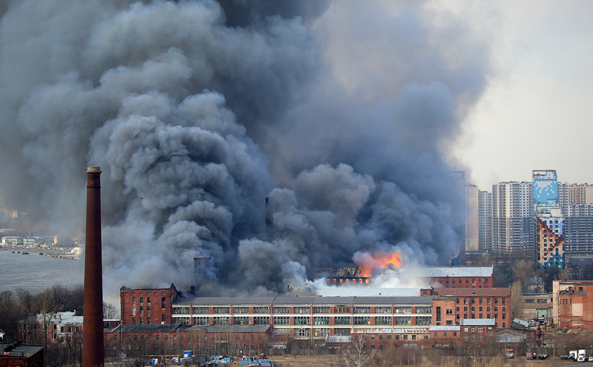 СМИ назвали возможные причины пожара на «Невской мануфактуре»