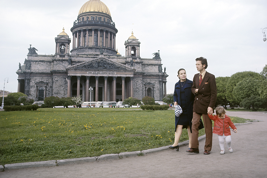 На фото: Юрий Темирканов с женой Ириной и сыном Володей на Исаакиевской площади в Ленинграде, 1973 год.

Юрий Темирканов был женат на актрисе Ирине Гусевой (умерла в 1997 году). В 1970 году у них родился сын Владимир, который впоследствии стал музыкантом