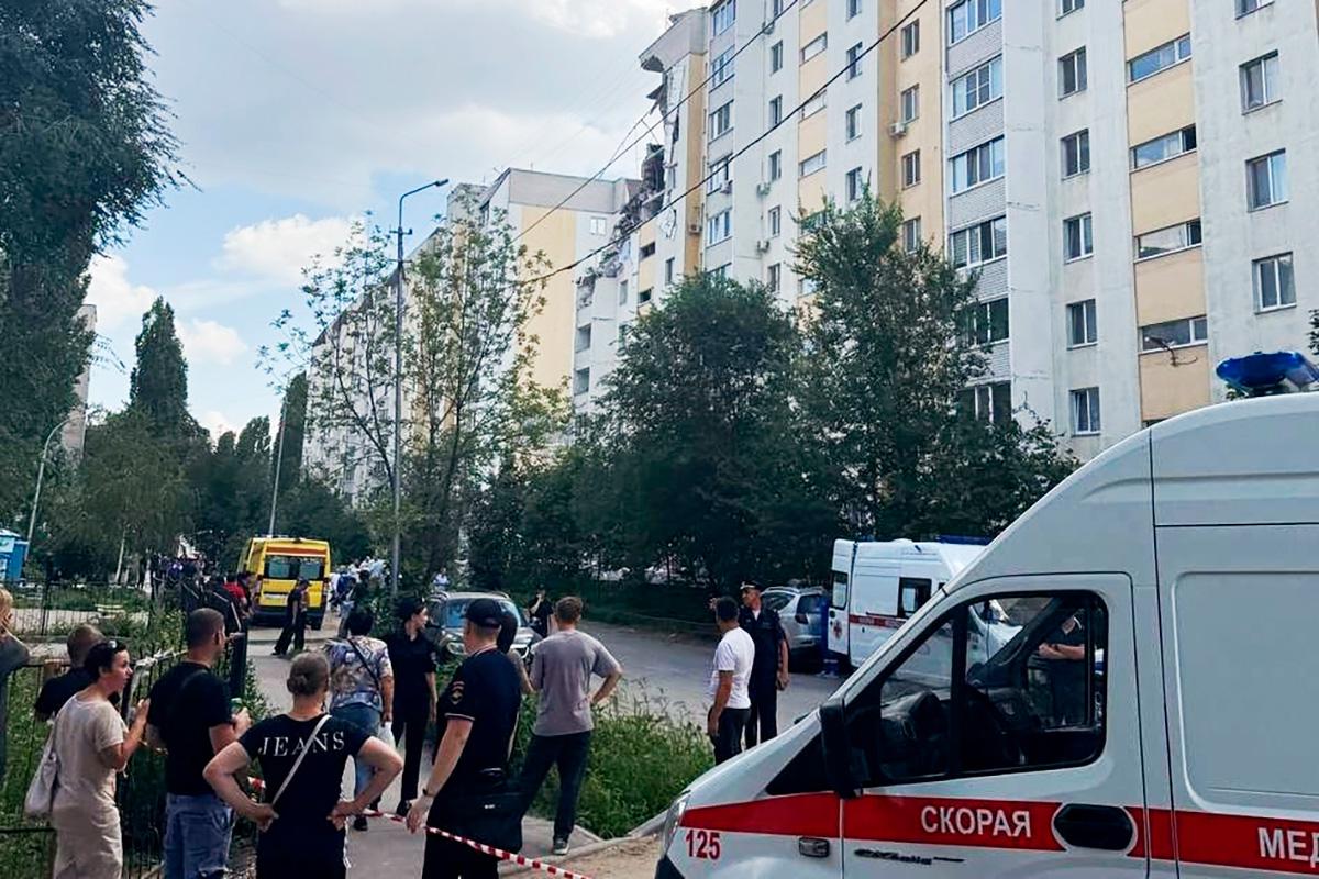 Последствия взрыва в жилом доме в Саратове. 25.07.2025