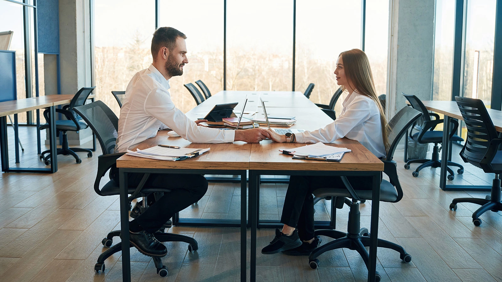 Россияне высказались о своем отношении к служебным романам