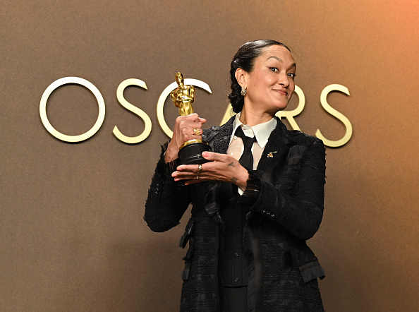 «Лучший оператор» &mdash; Отем Дюральд Аркапоу («Грешники»). Победительницу объявила Деми Мур.