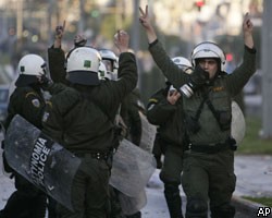 Афины погружаются в хаос: закрыт аэропорт, не ходит транспорт