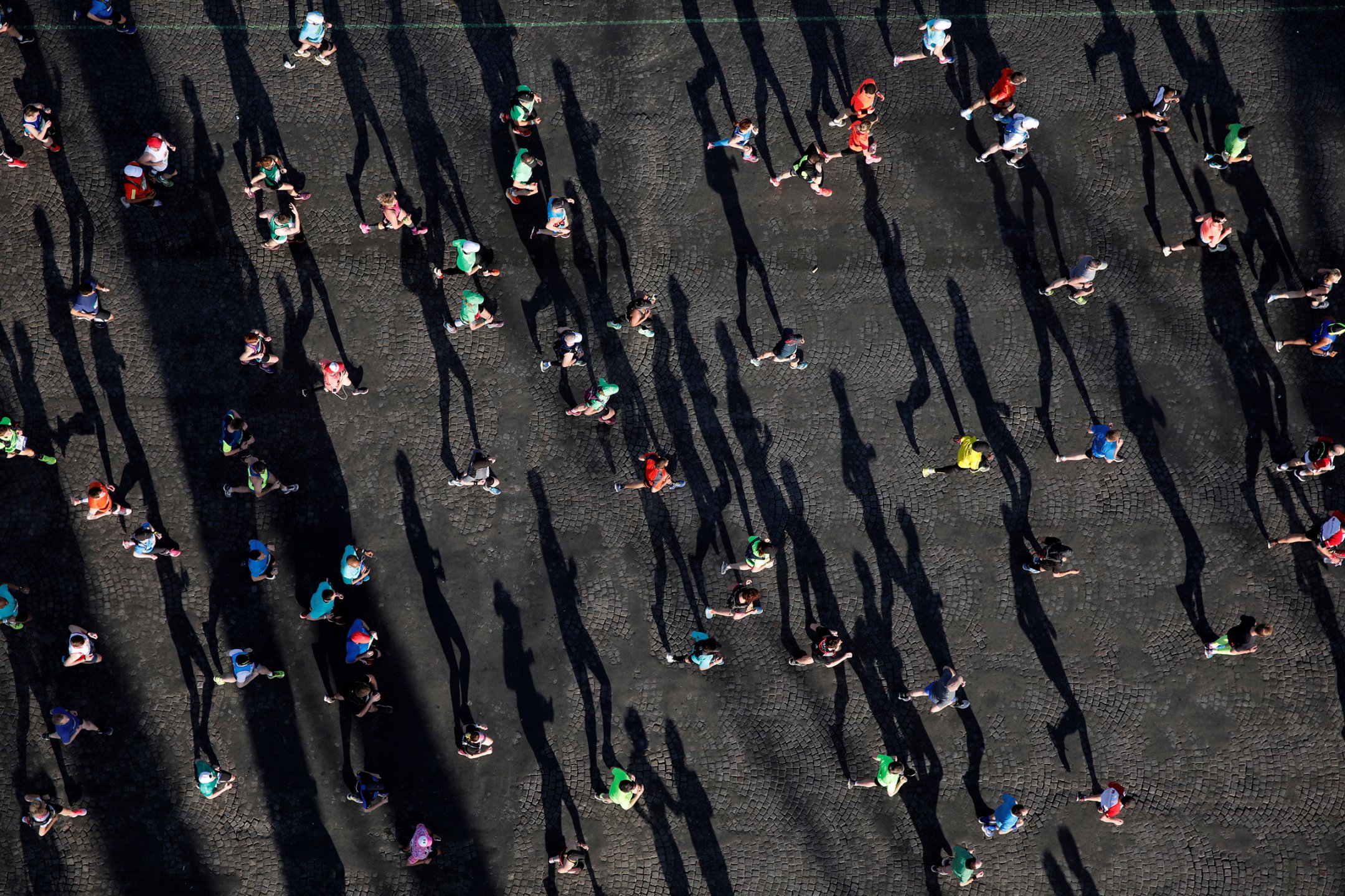 Участники 41-го Парижского марафона на Елисейских полях, Париж