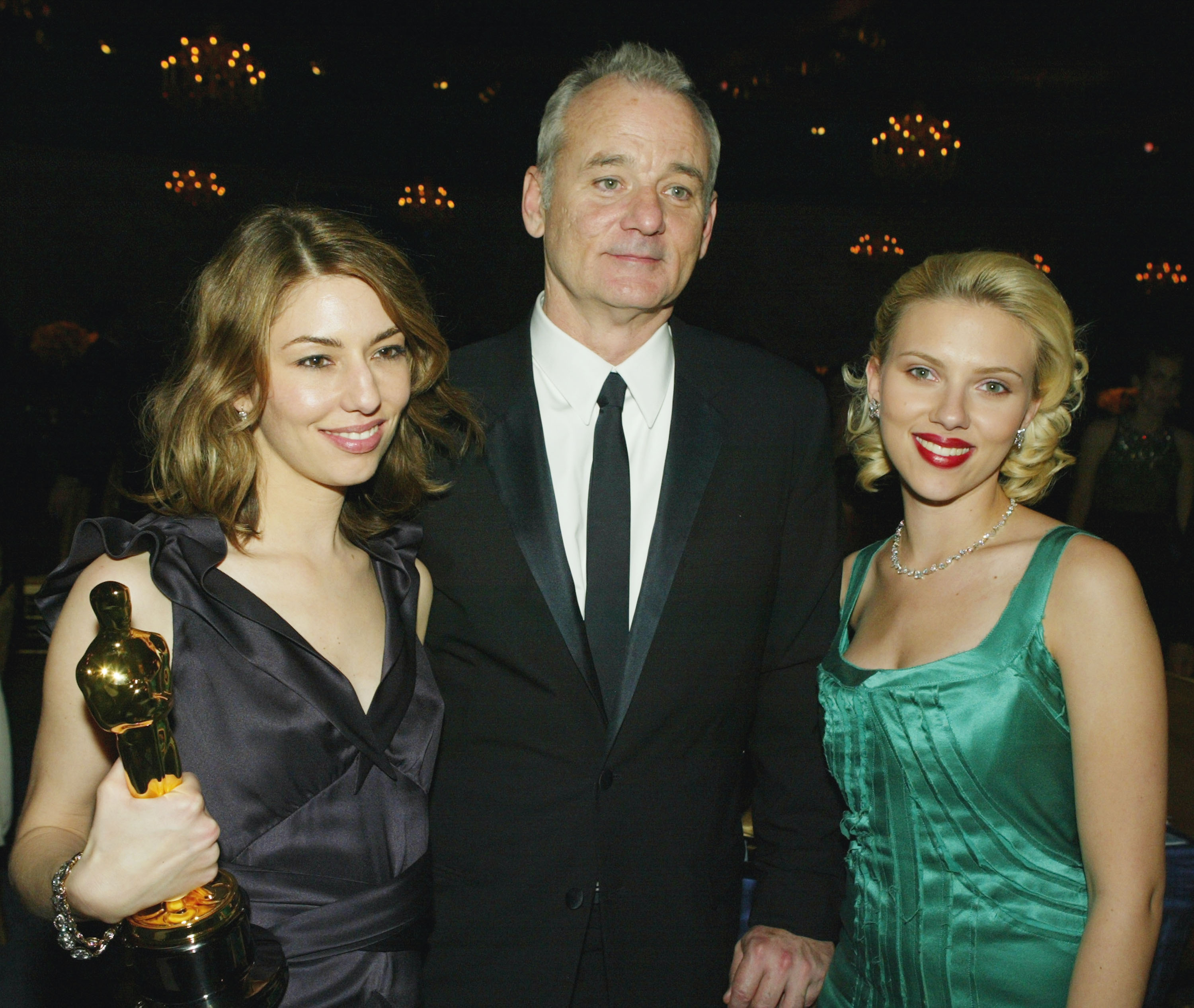 София Коппола, Билл Мюррей и Скарлетт Йоханссон на 76-й ежегодной премии &laquo;Оскар&raquo;, 2004
