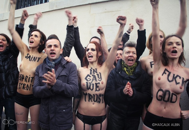 В Париже противники однополых браков избили активисток FEMEN