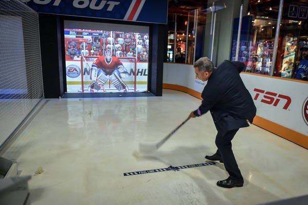 Рустам Минниханов осмотрел Зал хоккейной славы в Торонто 