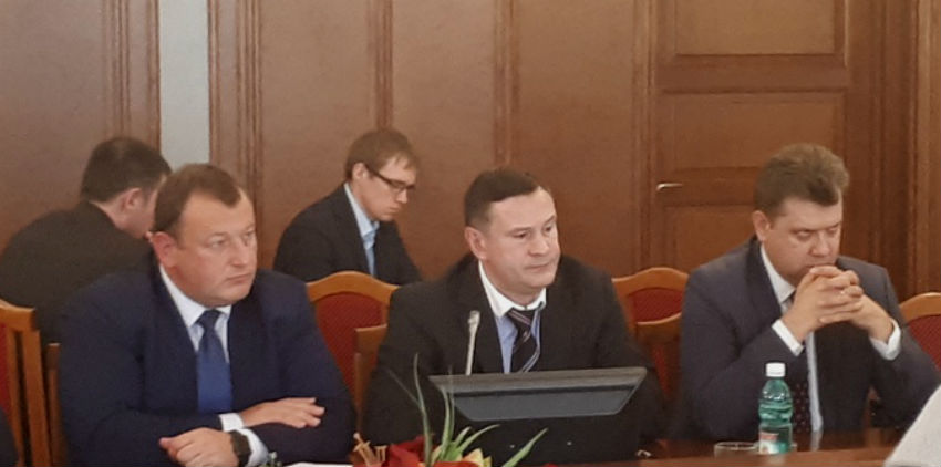 Анатолий Дюбанов (слева), Валерий Голубенко (справа),вице-губернатор Андрей Жуков (в центре)