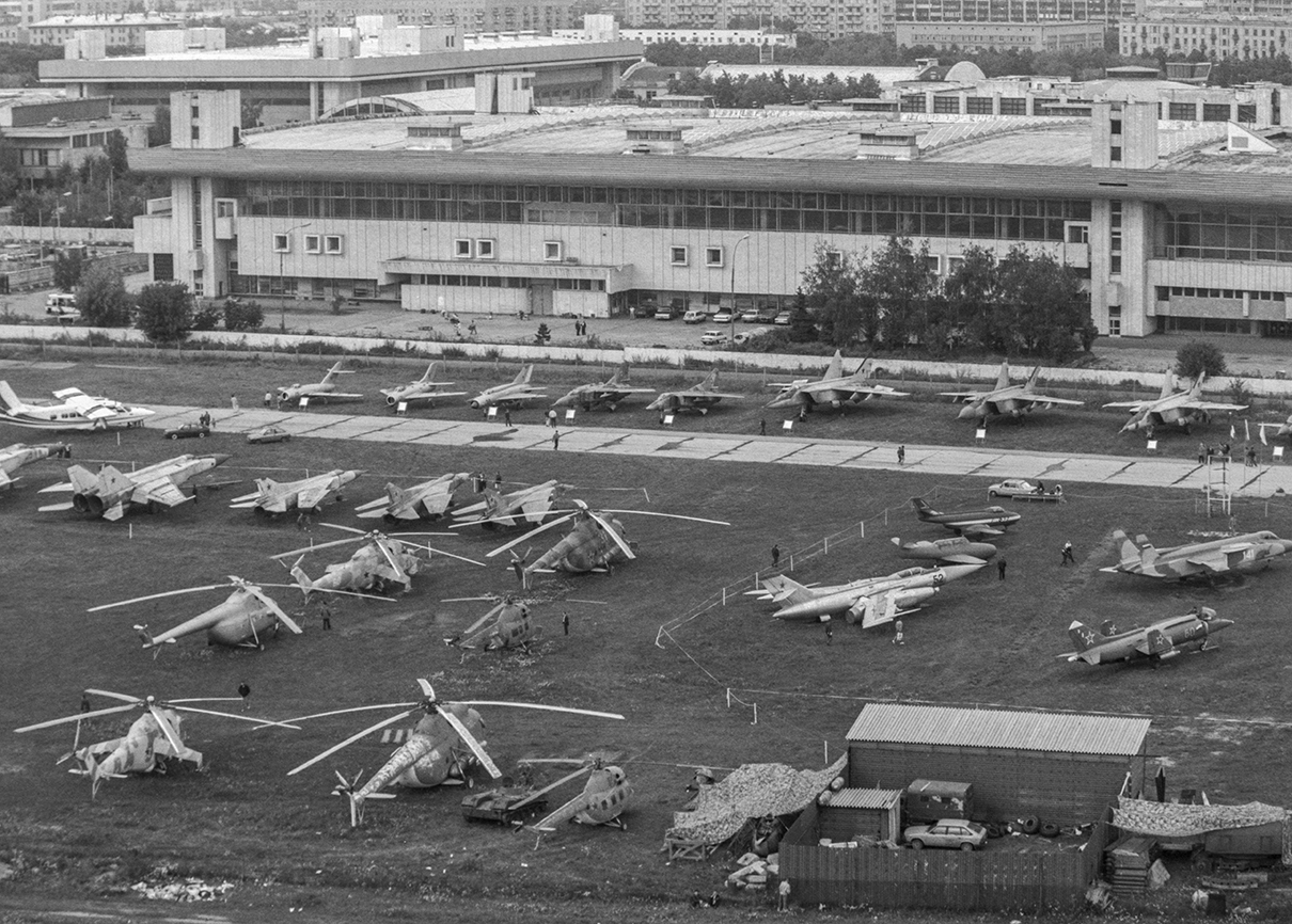 Авиакосмическая выставка на центральном аэродроме Москвы на Ходынском поле в 1993 году