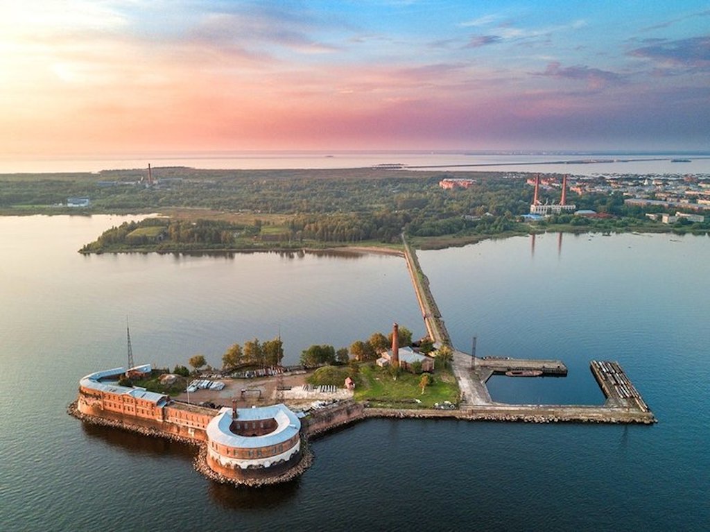 Проект «Остров фортов» в Кронштадте законтрактован на треть :: Город :: РБК  Недвижимость