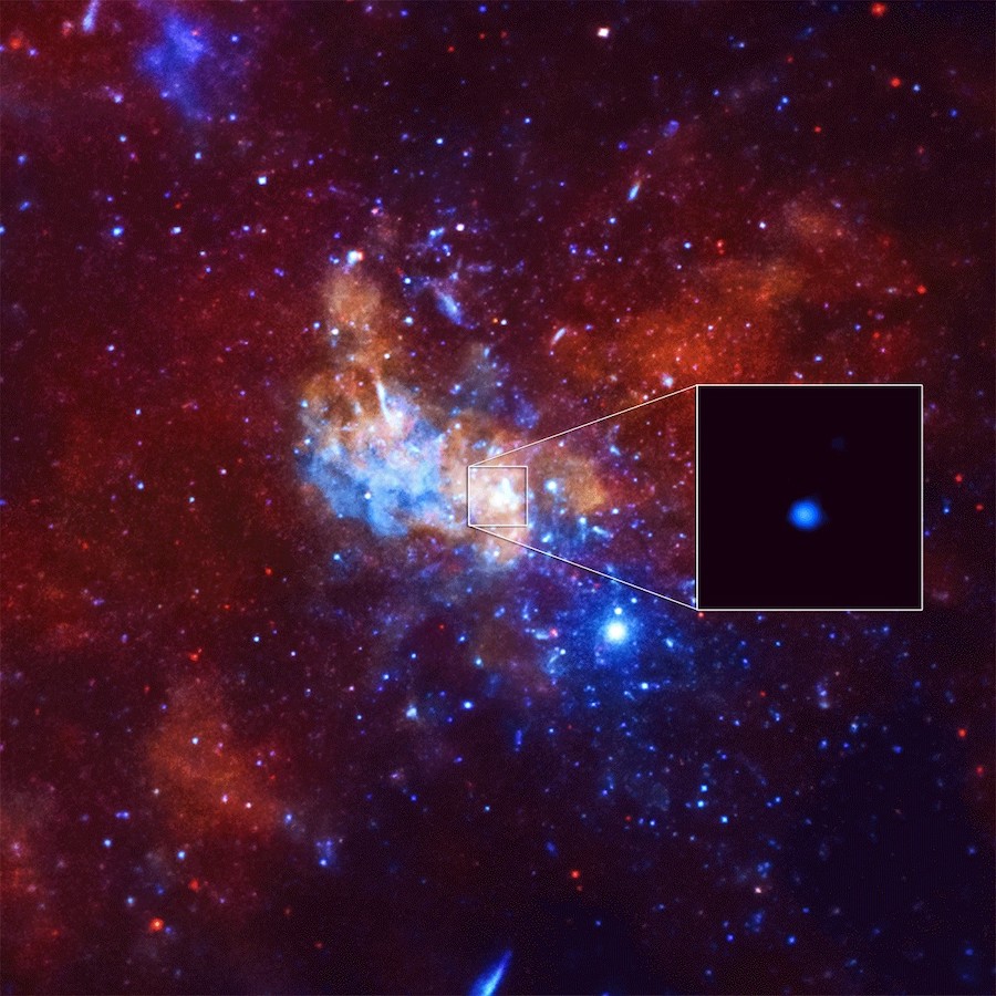 Сверхмассивная черная дыра Стрелец A * расположена в центре нашей галактики. По оценкам ученых, ее масса примерно в 4,5 млн раз больше массы нашего Солнца