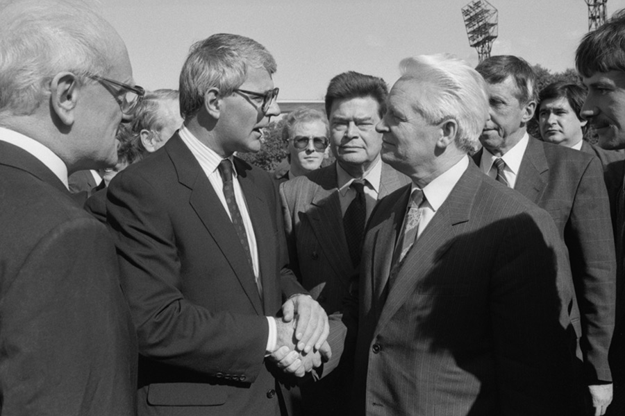 Иван Силаев и премьер-министр Великобритании Джон Мейджор во время встречи в аэропорту, август 1991 года