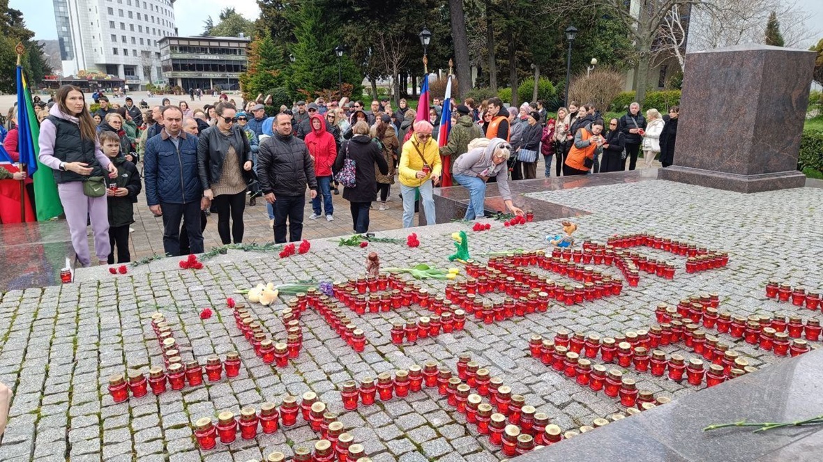 Жители городов и районов Кубани почтили память погибших при теракте