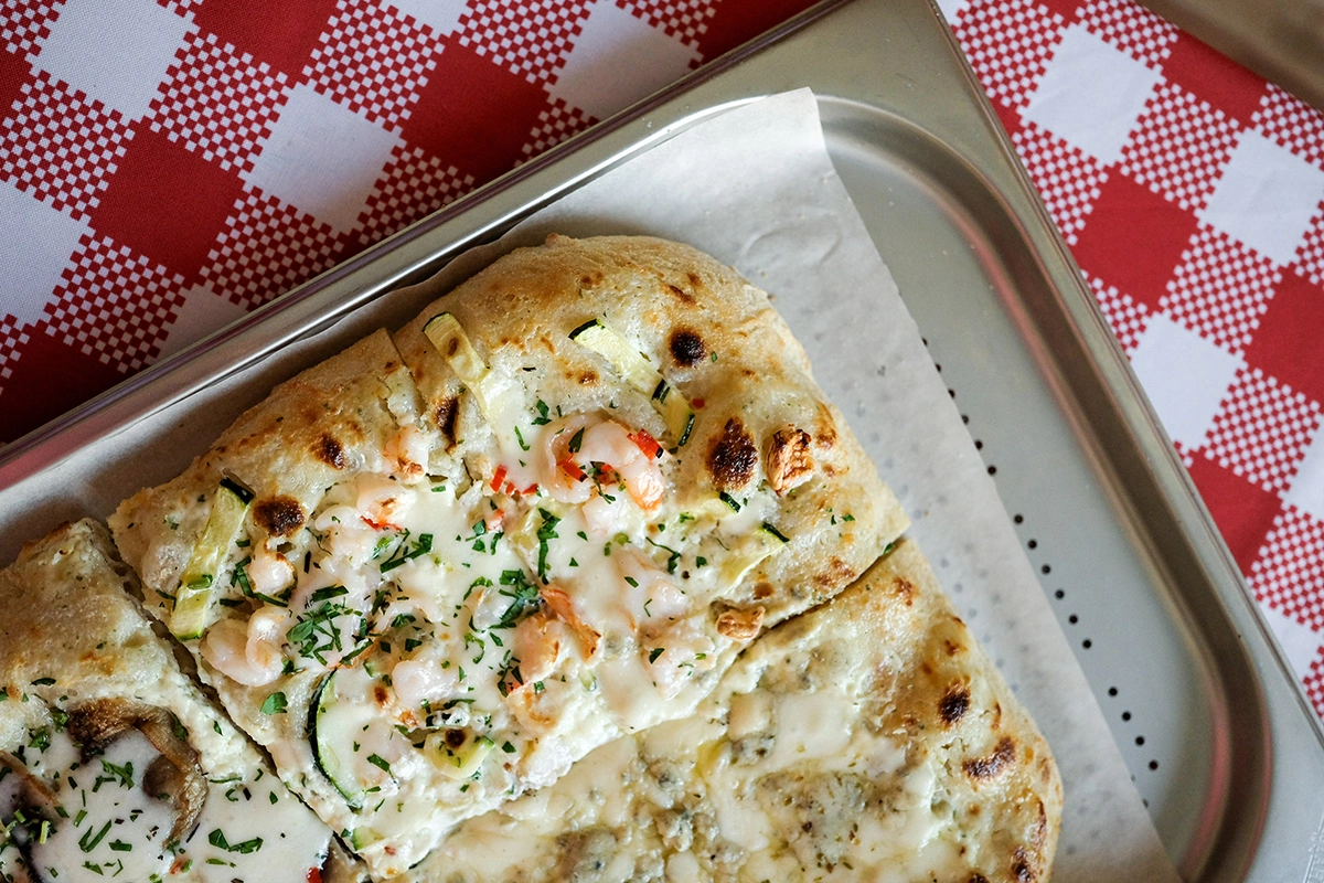 Пицца с креветками и цуккини