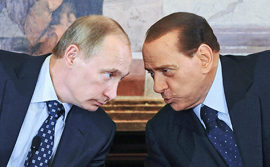 Президент России Владимир Путин и экс-премьер-министр Италии Сильвио Берлускони на совместной пресс-конференции. 2010 год