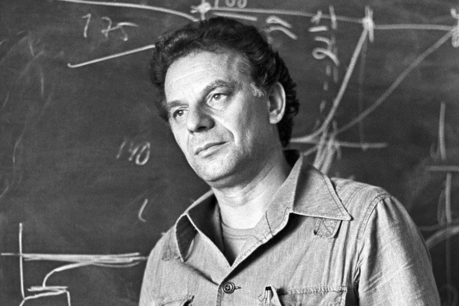 Работая в Физико-техническом институте имени А.Ф.Иоффе, Алферов участвовал в разработке первых советских транзисторов и силовых германиевых приборов. В 1961 году получил степень кандидата физико-математических наук. Занимался изучением полупроводниковых гетеростуктур, необходимых для создания диодных лазеров, светодиодов и солнечных батарей. В 1972 году был избран членом-корреспондентом Академии наук СССР, а в 1979 году&nbsp;&mdash; академиком. В 1973 году Алферов начал заведовать базовой кафедрой оптоэлектроники ЛЭТИ. А в 1987-м стал директором ФТИ им.Иоффе.