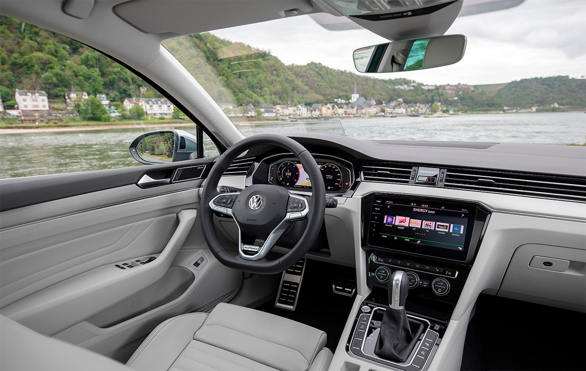 Volkswagen начал продажи полноприводного универсала Passat. Цены в России
