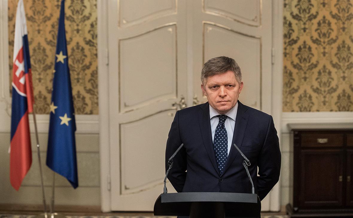 Экс-премьер Словакии пообещал отменить поставки оружия Украине