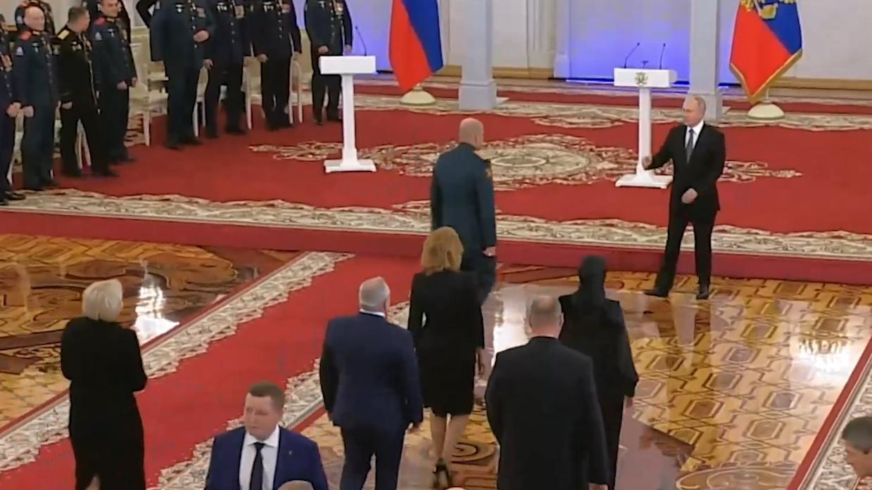 Путин объявляет о выдвижении на выборах президента. Видео