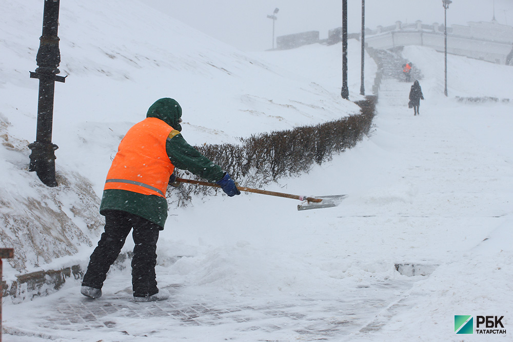 В Татарстане на фоне снегопадов спрос на дворников вырос на 45%