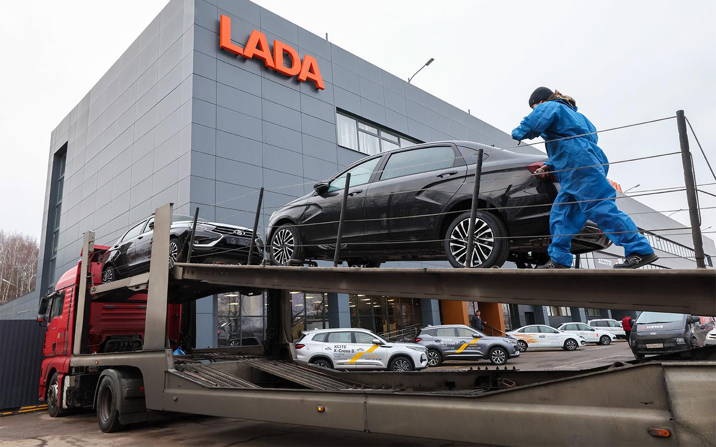 АвтоВАЗ озвучил планы по продажам машин в 2025 году