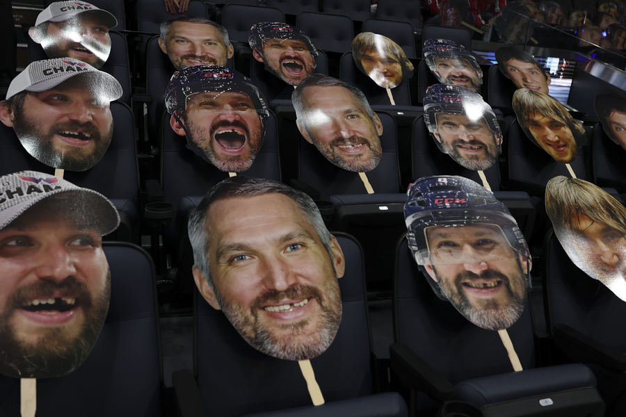 Церемония в честь 900-го гола российского нападающего &laquo;Вашингтон Кэпиталз&raquo; Александра Овечкина и достижения им отметки в 1500 матчей в регулярных чемпионатах Национальной хоккейной лиги (НХЛ). Церемония прошла 26 ноября перед матчем с &laquo;Виннипег Джетс&raquo;. В течение игры Овечкин забросил 908-ю шайбу и обновил рекорд лиги.