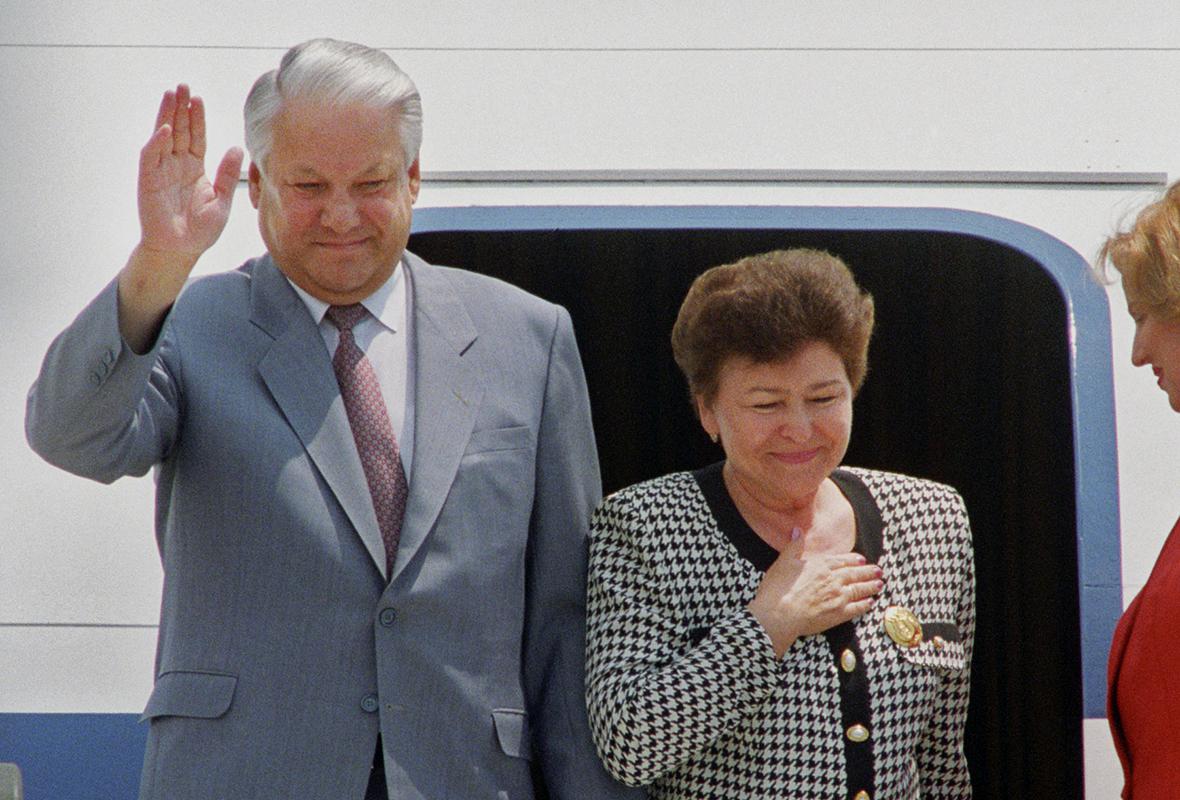 Борис Ельцин и его супруга Наина Ельцина