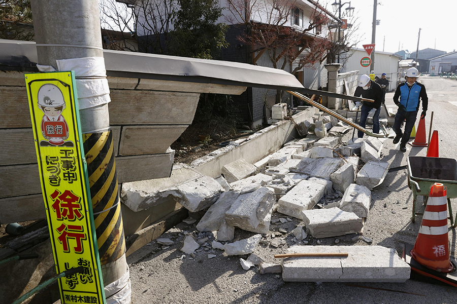 Разрушенная сильным землетрясением стена, префектура Фукусима.&nbsp;
&nbsp;
