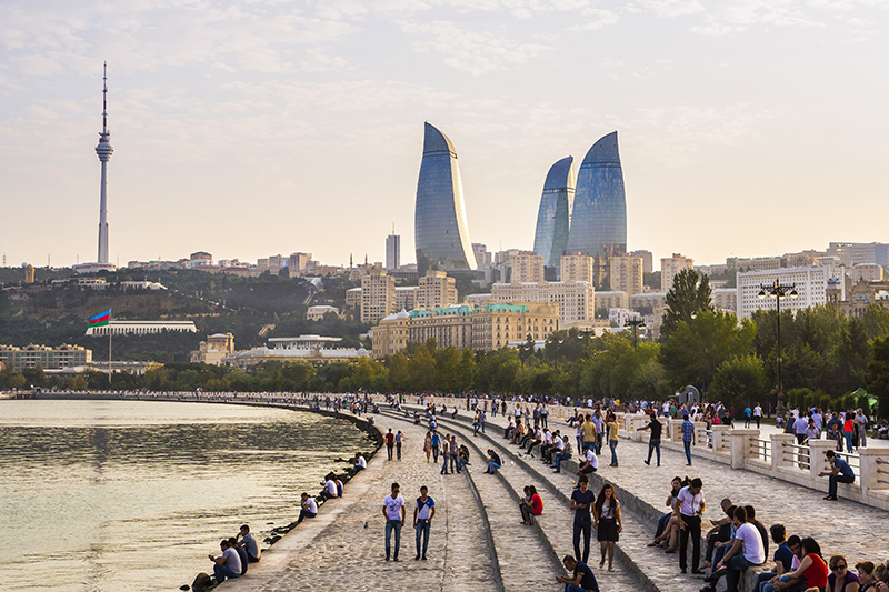 Азербайджан

30 ноября министр культуры и&nbsp;туризма Азербайджана Абульфас Гараев заявил, что&nbsp;страна заинтересована в&nbsp;активном привлечении российских туристов. &laquo;Напряженность в&nbsp;российско-турецких отношениях приведет к&nbsp;уменьшению числа турпоездок между&nbsp;странами,&nbsp;&mdash; сказал он.&nbsp;&mdash; Уверен, что&nbsp;политики решат этот вопрос, процесс войдет в&nbsp;нормальное русло. Но и&nbsp;мы обязательно должны отреагировать на&nbsp;эти процессы&raquo; (цитата по&nbsp;ИА &laquo;Синьхуа&raquo;). Гараев&nbsp;также отметил, что&nbsp;российский рынок остается для&nbsp;Азербайджана приоритетным направлением. Министерство рассчитывает, что&nbsp;число российских туристов будет расти.

Азербайджанская ассоциация туризма совместно с&nbsp;местными авиалиниями Azal уже провели определенную работу, рассказал Гараев, не&nbsp;уточнив деталей. &laquo;Мы переговорили с&nbsp;представителями отелей, представили новые пакеты&raquo;,&nbsp;&mdash; сказал министр (цитата по&nbsp;&laquo;Вестнику Кавказа&raquo;).

По данным Ростуризма, в&nbsp;первом полугодии этого года Азербайджан посетили&nbsp;18,3&nbsp;тыс. российских туристов. С этим показателем Азербайджан занял 35-е место в&nbsp;рейтинге самых популярных среди россиян стран выездного туризма
