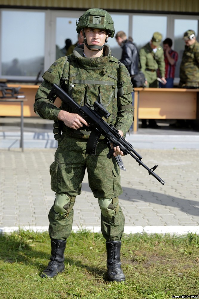 Российская армия к 2014г. получит экипировку "солдат будущего"