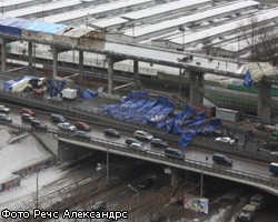 В Москве на Третье кольцо обрушились строительные конструкции