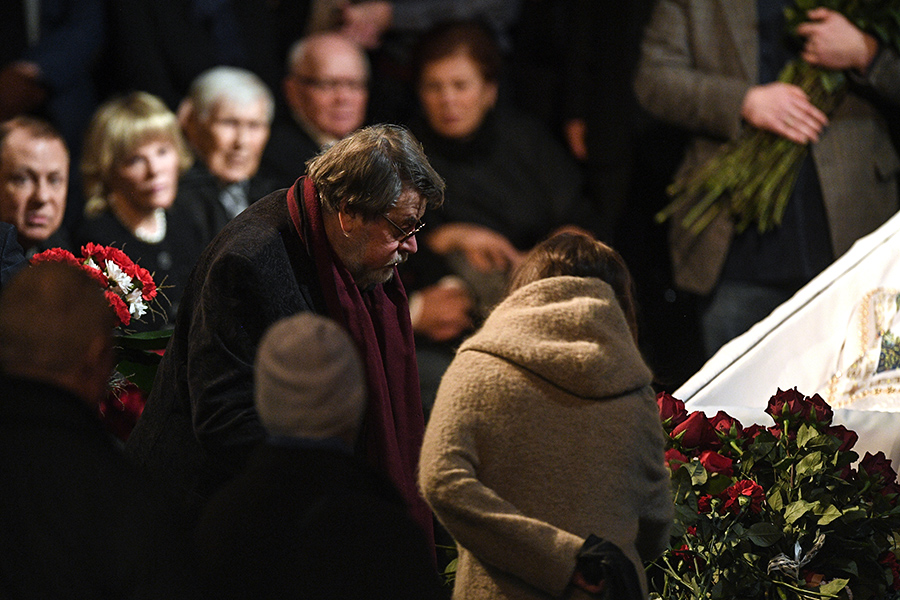 Ширвиндт прощание сегодня. Церемония прощания с Николаем Караченцовым. Похороны Николая Караченцова.