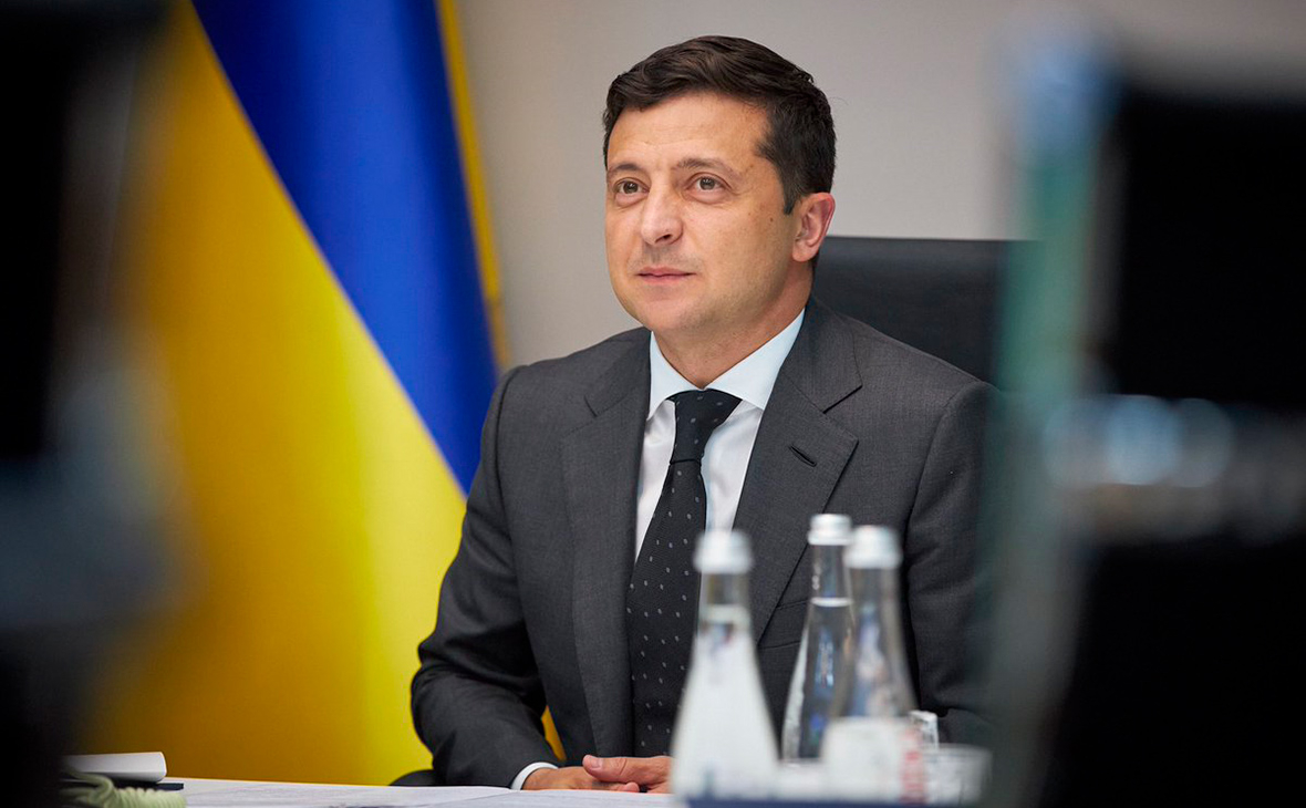 Зеленский заявил о недопустимости возвращения к «лихим 90-м» на Украине