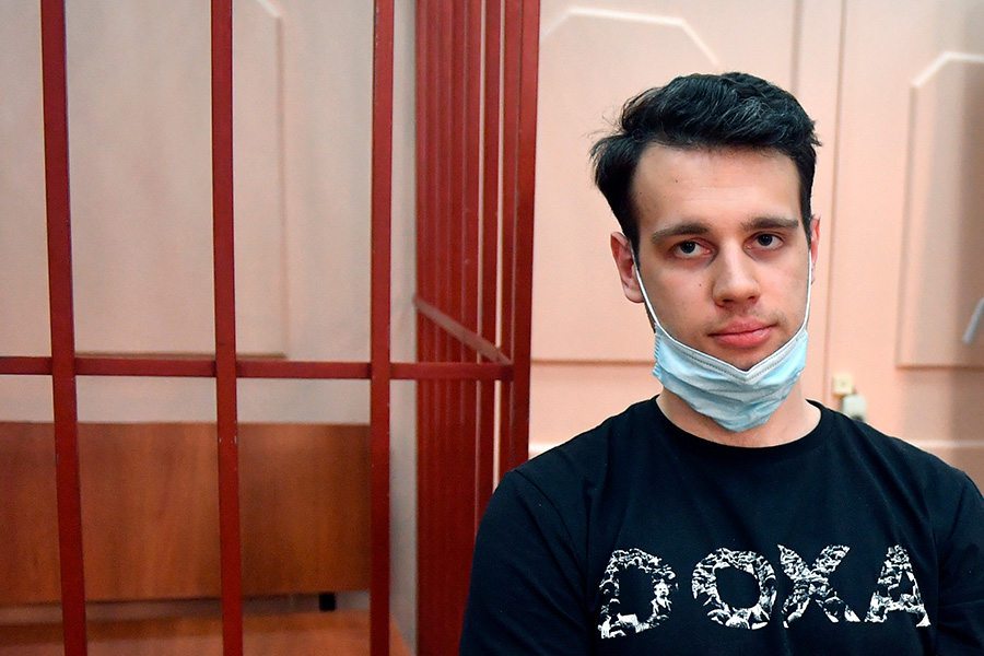 Сотрудник редакции независимого студенческого журнала DOXA Владимир Метелкин в Басманном суде Москвы