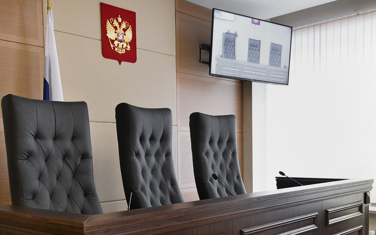 Судьям посоветовали обходиться без мата в официальных документах"/>













