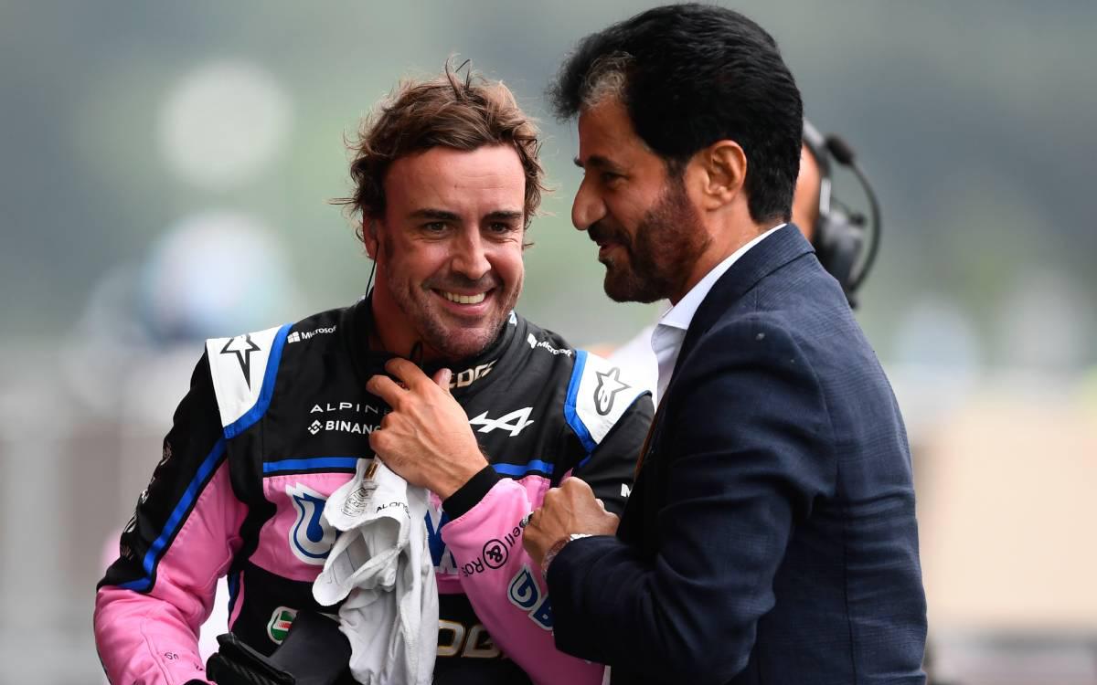 Главу FIA заподозрили в отмене штрафа Алонсо на Гран-при в Джидде